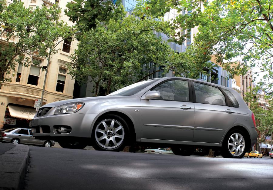  Kia Cerato Hatchback (LD) 2004 года  (WW) (фото 23 из 27)
